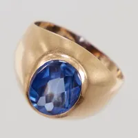 Ring, stl 16¼, blå färgad sten, bredd ca 4 - 13mm,18K Vikt: 4,1 g
