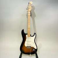 Elgitarr Fender Stratocaster, USA, Sunburst, Model #0115602303, Original Contour Body,  Z9483985, från 2010, gigbag. Vikt: 0 g Skickas med Bussgods eller PostNord