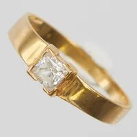 Ring, vit sten, Ø18, bredd: 2-5mm, GFAB, 18K Vikt: 1,9 g
