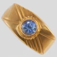 Ring, blå sten, Ø16½, bredd: 3,5-9,5mm, 18K Vikt: 2,7 g