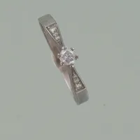 Ring med diamanter 0,16ct TW VS, Ø 19 mm, 18K Vikt: 2,7 g