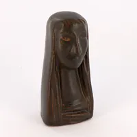 Figurin, Höganäs, skulptur i form av flicka. Signerad Åke Holm, glaserat stengods. Höjd 13,5 cm Vikt: 0 g