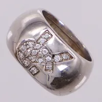 Ring med vita stenar, stämplad YSL, 2000-tal, stl 16¼, bredd 9mm, repor, Frankrike, 925/1000 silver Vikt: 7,7 g