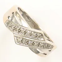 Ring med diamanter 14 x ca 0,01ct, Guldfynd, stl 18, bredd ca 3-8mm, vitguld, bör rodieras om, 18K Vikt: 4,4 g