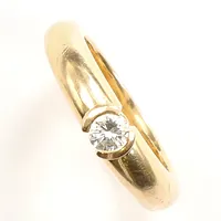 Ring med diamant ca 0,35ct, stl 17½, bredd ca 4mm, gravyr, 18K Vikt: 11,2 g
