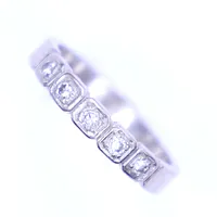 Ring med diamanter totalt 0,15ct, stl 16¾, bredd 3mm, vitguld, 18K Vikt: 3,5 g