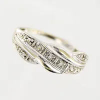 Ring, diamanter 4 x ca 0,005ct,8/8-slipade, stl 16, bredd 1-6mm, vitguld, i behov av rodinering, GHA, 18K.  Vikt: 1,4 g