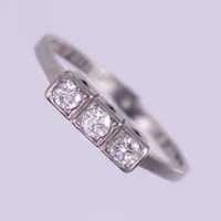 Ring med diamanter 3xca0,08ct, Bims Guldsmide Ab, år: 1967, stl 18¼, bredd: ca 1-4mm, vitguld, 18K  Vikt: 2,5 g