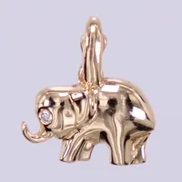Hänge elefant, med diamant 1xca0,015ct, C G Hallberg, längd: ca 16mm, bredd: ca 15mm, ögla öppningsbar på baksida, 18K  Vikt: 2,2 g