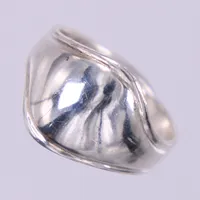 Ring, stl: 20½, bredd: ca 5-16mm, 925/1000, silver Vikt: 5,8 g