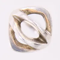 Ring med dekor, stl 17¾, bredd 2-21mm, silver 830/1000 Vikt: 9,7 g