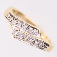 Ring med diamanter 14 x ca 0,01ct, stl 17¼, bredd 2-6mm, GHA, smärre nagg på diamanter, 18K  Vikt: 3,8 g
