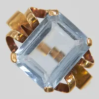 Ring med en syntetisk blå spinell, Ø17¼, bredd: 1,9-12mm, 18K Vikt: 3,7 g