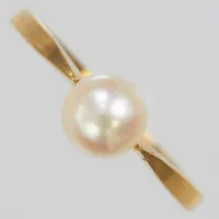 Ring, odlad pärla, Ø17¾, bredd: 1,5-6mm, 18K Vikt: 1,6 g