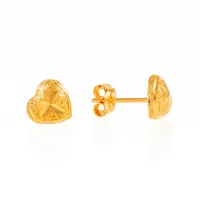 Örhängen "facettslipade hjärtan" i 21K guld. De är 8 x 8,5 mm och väger 1,3g. Stämplade 21K.