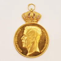 Kunglig medalj, För långvarig och trogen tjänst, utgiven av Kungliga Patriotiska Sällskapet, Ø41mm, personlig gravyr, 23K samt med krona av 18K, bruttovikt:46,7g Vikt: 46,7 g