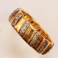 Ring, diamanter 48x ca 0,01ct, Ø17, bredd: 6mm, 18K 7,3g.