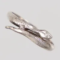 Ring Orm, stl 19¼, bredd 2,6 - 6mm, Silver 916/1000  Vikt: 2 g
