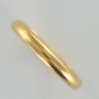 Ring stl 16¼, bredd 2mm, gravyr, 18K Vikt: 2,9 g