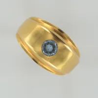 Ring med vit sten, stl 16½, bredd 2-10mm, 18K   Vikt: 2,2 g