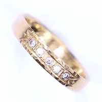 Ring med diamanter ca tot 0,10ct, ring stl 18, bredd 3,5mm, gravyr, 18K Vikt: 2,9 g
