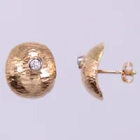 Ett par örhängen, AB Liljeroths juvelform, Claes Liljeroth år 2000, med diamanter ca 1x0,10ct vardera, längd ca 12x15mm, 18K Vikt: 7,3 g