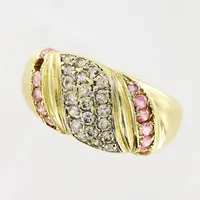Ring, vit/rosa stenar, stl 18, bredd 3-10mm, 1 sten saknas, defekt skena, 14K.  Vikt: 5,4 g