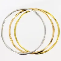 Tre armringar Calvin Klein, en i vitmetall, två i gulmetall, Ø70mm, bredd 3mm.