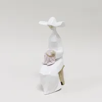 Figurin Lladro, nunna som syr, 21cm, Spanien. Skickas med paket.