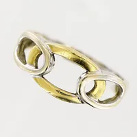 Ring, stl 17¾, vit/gulguld, bredd 25-8,5mm, repor, mindre hack, 18K Vikt: 4 g