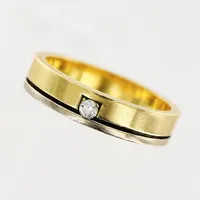 Ring, diamant 0,05ct enligt gravyr, Heribert Engelbert AB, stl 16¾, bredd 5mm, vit/gulguld, 18K Vikt: 5,3 g