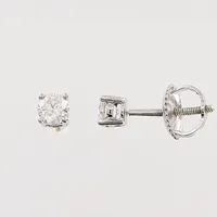 Ett par örhängen, diamanter 2 x ca 0,17ct, 3,5mm, vitguld, gängade och skeva stift, 18K.  Vikt: 1 g