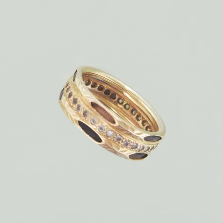 Ring med stenar, Ø 16¾, bredd 6 mm, saknas svart sten, 14K Vikt: 3,7 g