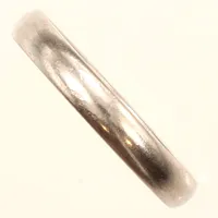 Ring vitguld, stl 19, bredd 3,5mm, gravyr, 18K Vikt: 4,7 g