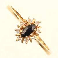 Ring, diamanter, 8xca0,01ct, blå sten, stl 18½, bredd 1,7-9,4mm, 18K Vikt: 2 g