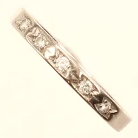 Ring vitguld, diamanter 0,10ct enligt gravyr, stl 16½, bredd 2,5mm, 18K Vikt: 2,4 g