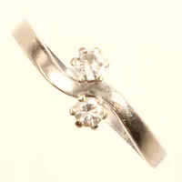 Ring vitguld, diamanter 0,16ct enligt gravyr, stl 17, bredd 2-7mm, 18K Vikt: 2,2 g