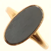 Ring, onyx, stl 18½, bredd 2-18mm, gravyr, repig, 18K Vikt: 3,6 g