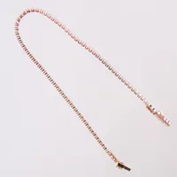Armband med vita stenar, längd ca 18,5cm, bredd 1,7mm, roséfärgad. 925/1000 silver Vikt: 2,9 g