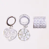 Tre berlocker Endless Jewelry, med vita stenar. 925/1000 silver  Vikt: 6,3 g
