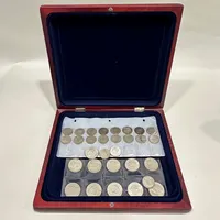 Myntsamling, diverse mynt samt halter, med box, silver bruttovikt: 706g  Skickas med postpaket.