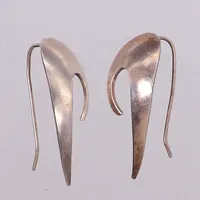 Ett par örhängen, ca 35mm, bredd 15mm, något skeva. 925/1000 silver  Vikt: 6,2 g