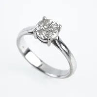Ring m 4 diamanter totalt ca 0,60ct, Ø6,5mm, vitguld, 18k Vikt: 4 g