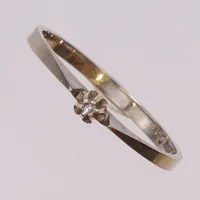 Ring vitguld med diamant 1x0,01ct enligt gravyr, stl 17½, bredd 1mm, 18K Vikt: 1,2 g