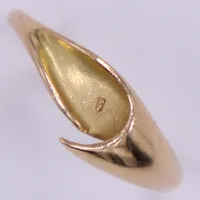 Ring, stl: ca 17, bredd: ca 1-7mm, pärla saknas, 18K  Vikt: 1,9 g