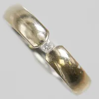Ring, Ø17¼, diamant ca. 0,04ct, rodierat guld, 9K Vikt: 4,6 g