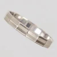 Ring, stl 20¼, mönsterdekor, bredd 3,5mm, vitguld 18K Vikt: 2,2 g