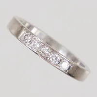 Ring, stl 17½, diamanter 5x ca 0,04ct, bredd 3mm, STR år 1976, vitguld 18K Vikt: 4,3 g