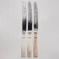 3 Knivar, 199mm, modell Rosenholm, blad i rostfritt stål, GAB Silver 830/1000 bruttovik 183,1g 