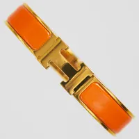 Armband, Hermès Clic Clac H, guldfärgad metall med orangeemalj, ca 58x50mm, märkt Hermès P Made in France, bredd:11,5mm, dustbag, ask